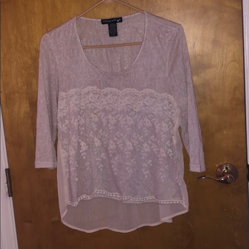 Very cute quarter sleeved shirt
